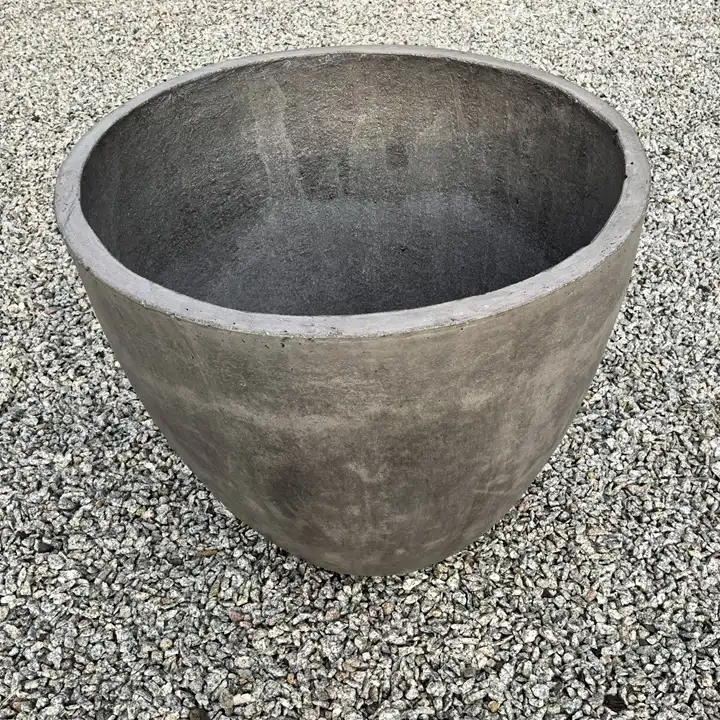 Neo Plant Pot - Medium concrete plant pot in Gauteng